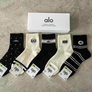 A5- ALO Yoga Women's Athletic Half-Crew Socks 5-Pair Boxed Set - Black White